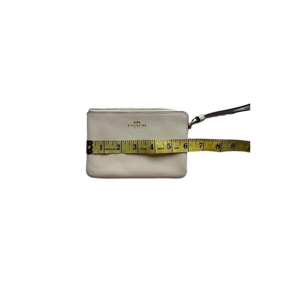 NWT Coach Womens 6 x‎ 4 Inches Beige Pebble Leather Wristlet Zip Closure - Picture 3 of 7
